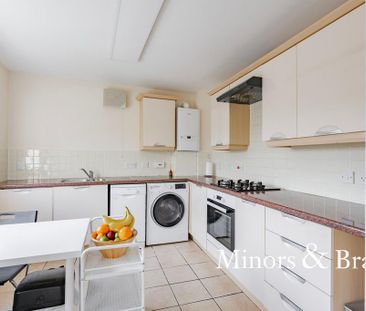2 bedroom flat to rent - Photo 2