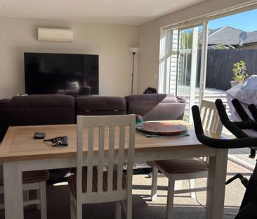 Modern Family Living in Millwater - 4 Bedrooms, 2 Living Areas & Sp... - Photo 1