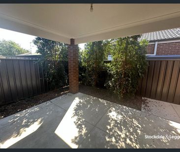 STYLISH & MODERN TOWNHOUSE IN A CENTRAL LOCATION - Photo 6