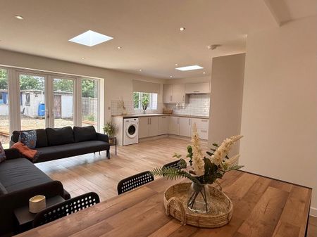 6 bedroom semi-detached house to rent - Photo 4