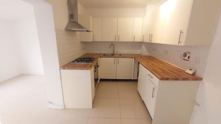 2 bedroom semi-detached house to rent - Photo 2