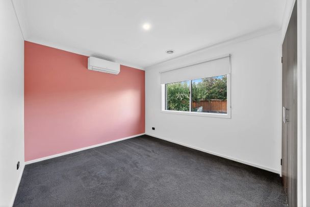NORTH FACING SINGLE LEVEL SENSATION IN A PRESTIGE POSITION - Photo 1