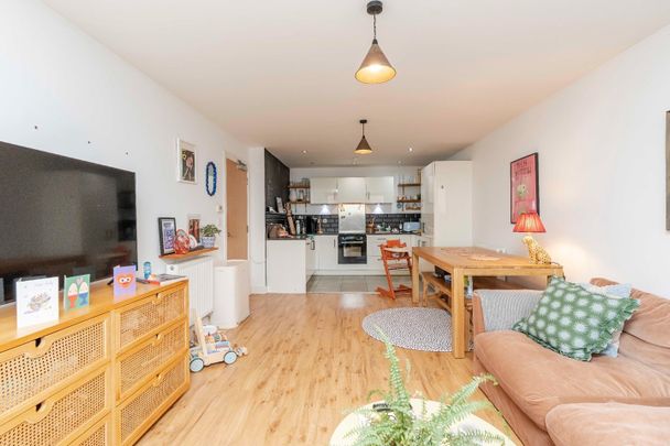 2 Bed Flat, College Road, BS7 - Photo 1
