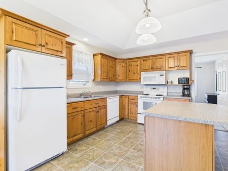 For Lease - 378 Duncan Place Unit# Upper, Kincardine, Ontario - Photo 3