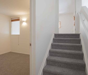 Character apartment in Iconic George Court Building - Photo 2