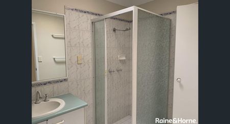 FAMILY HOME FOR RENT - Photo 3