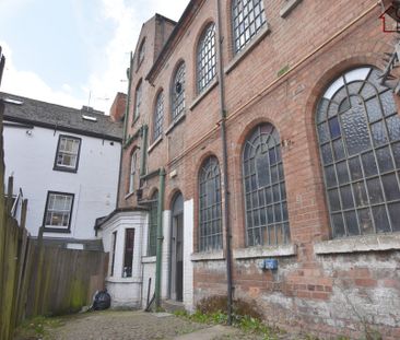 5 Bedroom Mid Terraced House - Photo 2