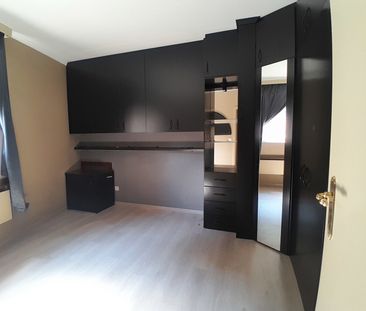 WONING MET 1 SLAAPKAMER IN CENTRUM VAN GENK. - Photo 5