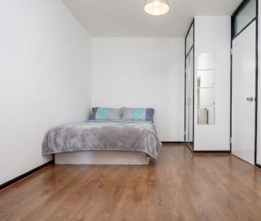 Room in a Shared Flat, Whitechapel Road, E1 - Photo 2