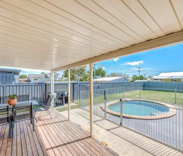 House + Pool - Photo 4