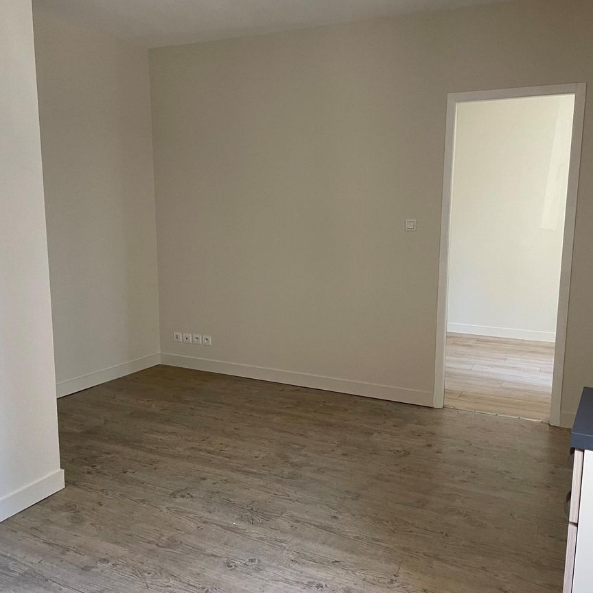 T2 de 33 m² comprenant cuisine ouverte sur séjour, 1 chambre, SDB, WC, cellier - Photo 1
