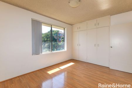 Two Bedroom Apartment in the Heart of Harris Park - Photo 3