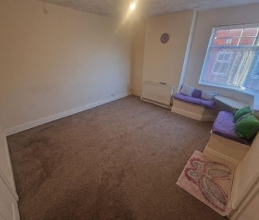 3 bedroom flat to rent - Photo 6