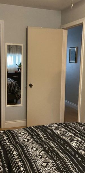 MÉTRO LAVAL 31/2 HAUT DE TRIPLEX ENTRÉE PRIVÉE LIBRE LE 1er AVRIL - Photo 1