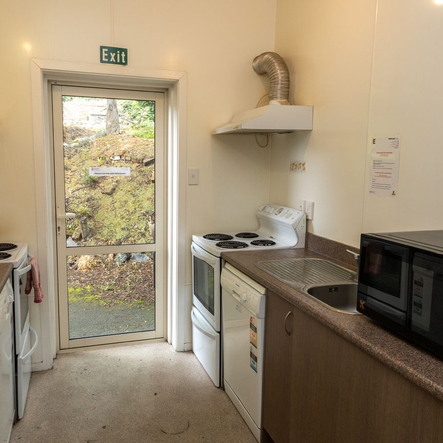 Centrally Located Boarding House - Photo 2