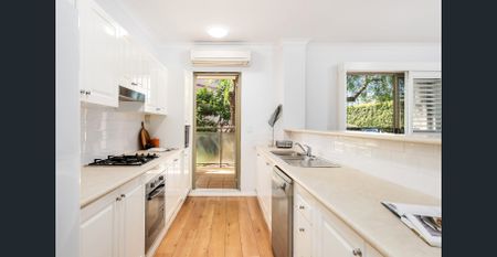 Peaceful & leafy outlook with a generous modern layout - Photo 5