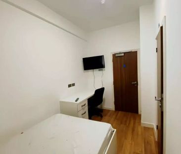 Standard Plus 3 And 4 Bedroom Apartment - Photo 6