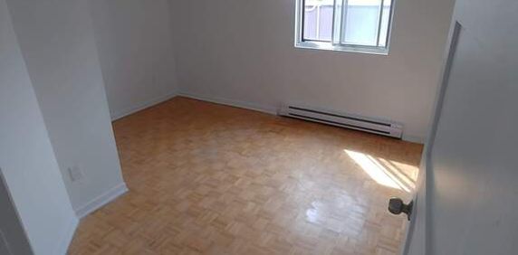 Pointe St-Charles- Nice 5 1/2 For July 1 - Photo 2