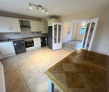 Wood Avens, Clondalkin, Dublin 22 - Photo 2