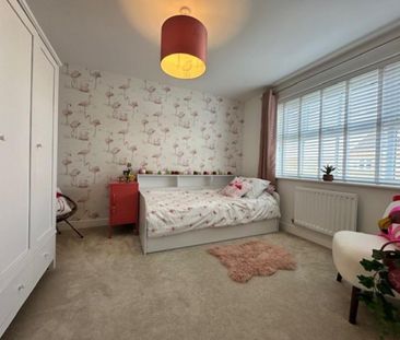 4 bedroom semi-detached house to rent - Photo 6