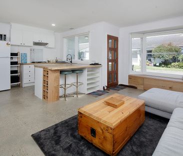 Beachside living - Photo 3