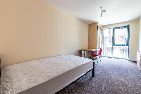 3 bedroom flat to rent - Photo 5