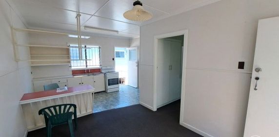 GREAT WEST END LOCATION NEAR BOUNDARY STREET SHOPS and RESTAURANTS - VIEW AT OPEN FOR INSPECTION - Photo 2