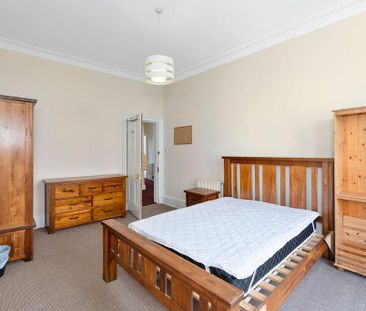 3 bedroom flat to rent - Photo 6