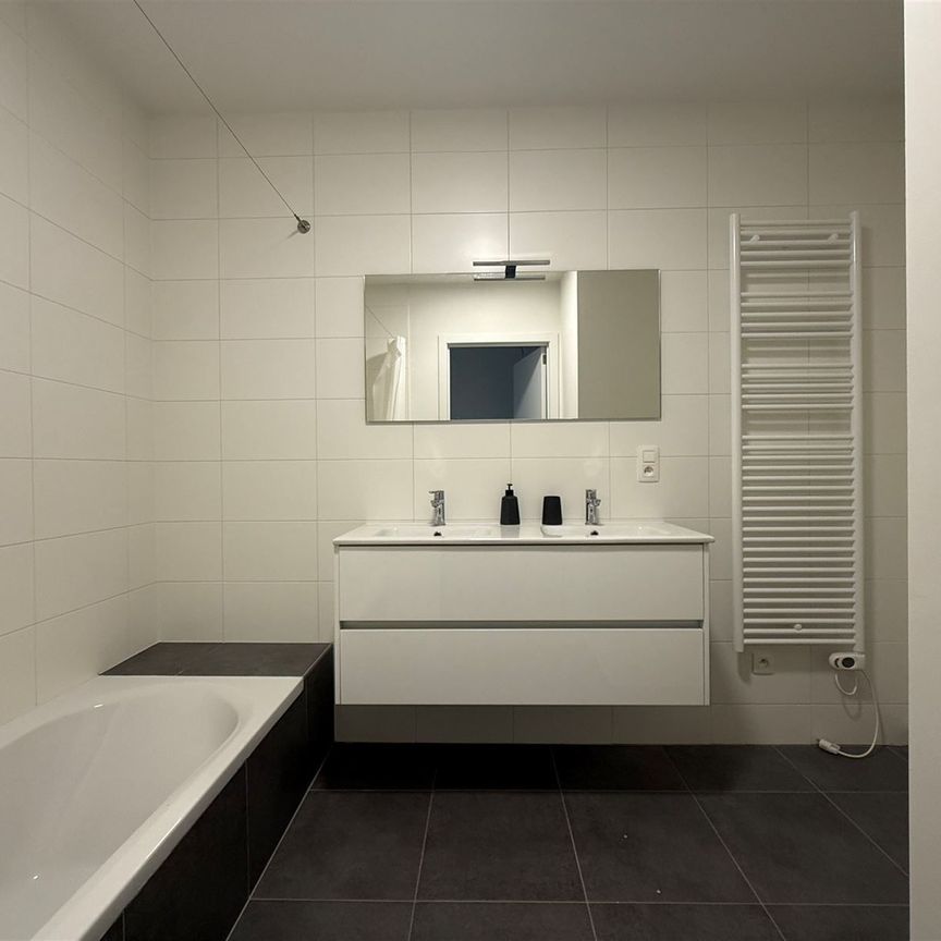 Ruim 2-slaapkamerappartement nabij het bruisende Eilandje - Photo 1