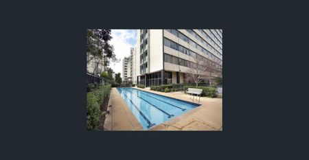 Furnished 2 bedroom with gym & swimming pool in the heart of Carlton - Photo 4