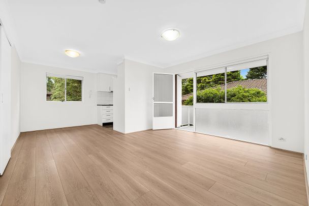Renovated 2 BEDROOM UNIT IN HEART OF HOMEBUSH WEST - Photo 1