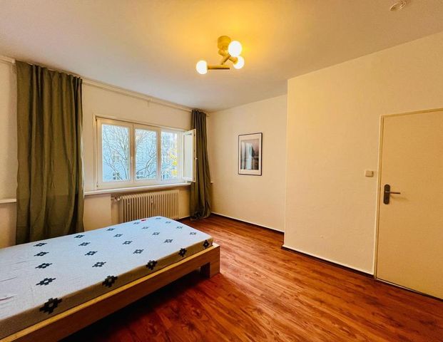 Mid-Century Pearl mit Balkon – 3-Zimmer-Wohnung in Schöneberg - Foto 1