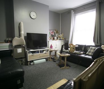 2 Bed House To Let on Kingswood Street, Preston - Photo 4