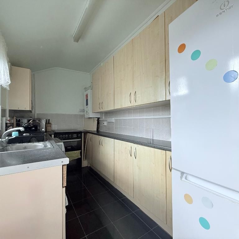 Old Oak Lane, Willesden Junction, London, NW10 6UB - Photo 1