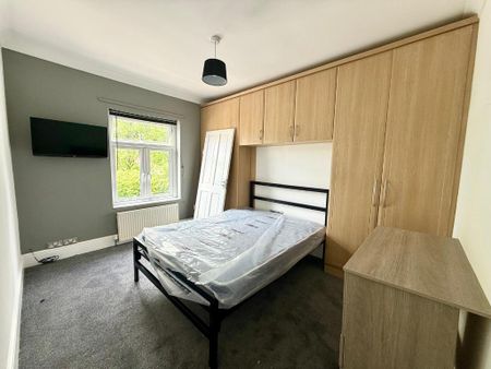 4 bedroom terraced house to rent - Photo 5