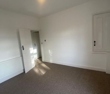 2 bedroom end of terrace house to rent - Photo 6
