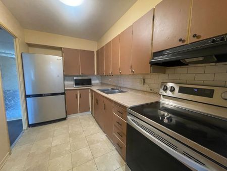 For Lease - 5 Massey Square Unit# 2411, Toronto, Ontario - Photo 4