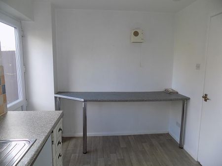 2 bedroom terraced house to rent - Photo 2