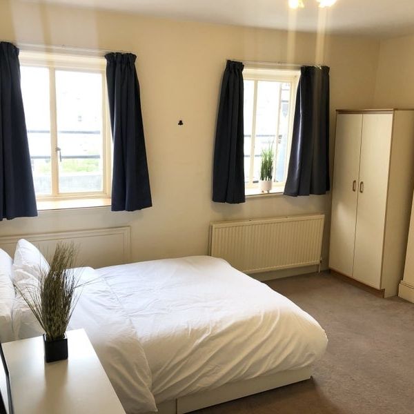 Studio Flat, Lancaster Gate, W2 - Photo 1
