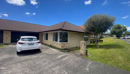 Spacious, tidy 4 bedroom home - Photo 4