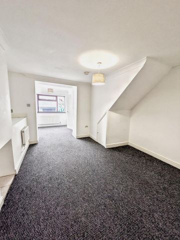 2 bedroom terraced house to rent - Photo 2