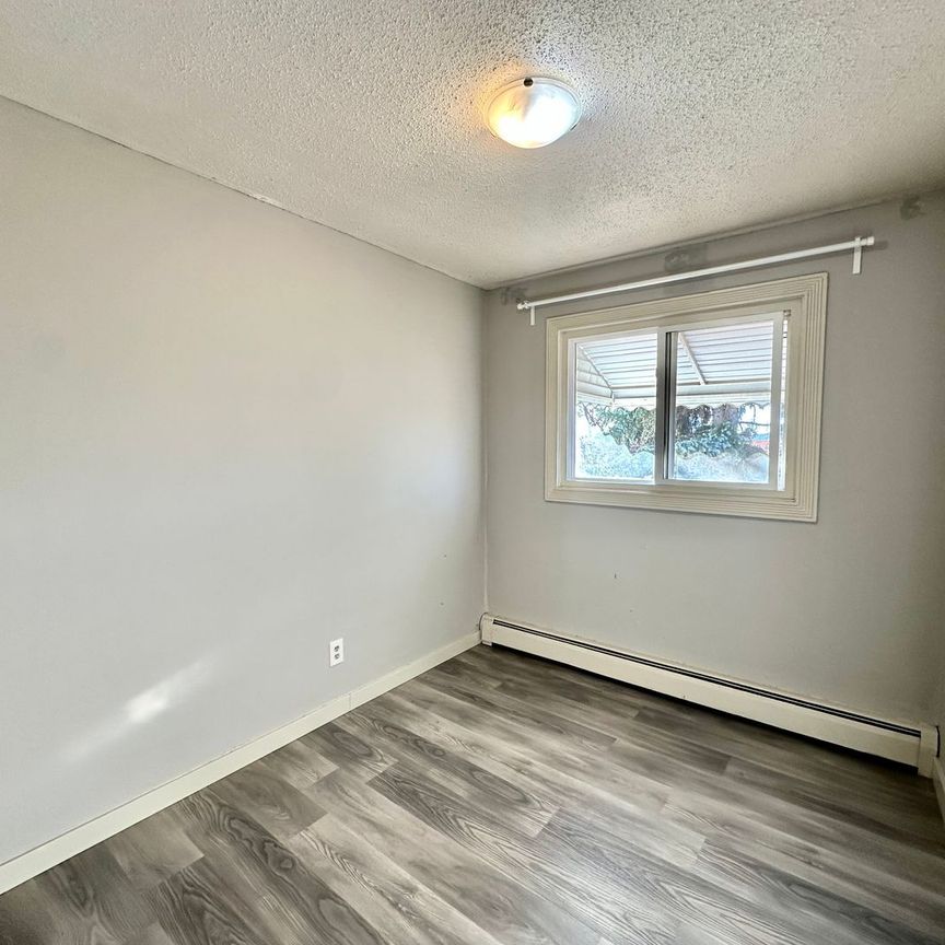 Killarney Manor 9108 127 Avenue NW - Photo 1