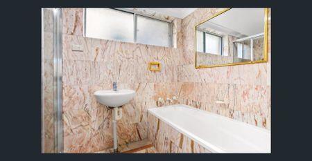 Two Bedroom Apartment with Balcony & Spacious Living - Photo 3