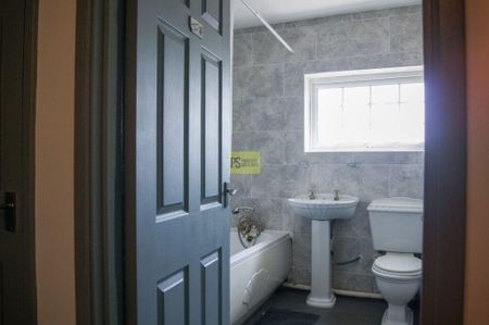 4 bedroom terraced house to rent - Photo 2