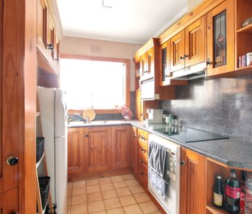 Cosy, Lovely Partly-Furnished Unit! - Photo 4