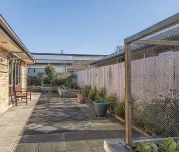 Easy care three bedrooms modern house - Photo 3