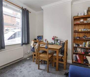 Well-presented 2 bedroom terrace property located in the popular So... - Photo 2