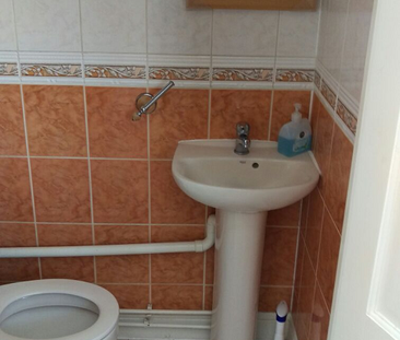 1 bedroom in a house share to rent - Photo 6