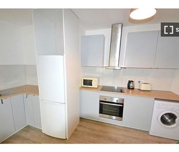 Room for rent in 4-bedroom apartment in Drimnagh, Dublin - Photo 3