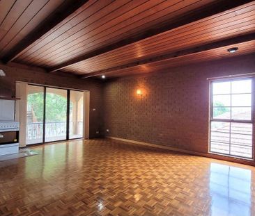 Top Floor 4 Bedroom Duplex - Photo 3